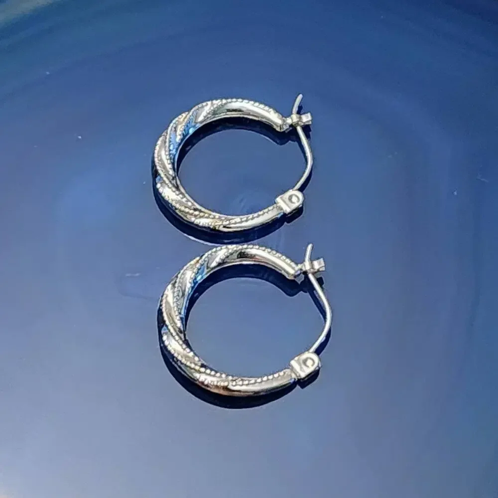 Vintage 14K Fine White Gold Corrugated Round Hoop Earrings - Picture 3 of 10